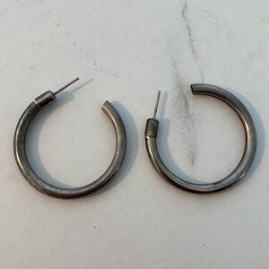 🧠 Vintage Silver Tone Hoop Earrings